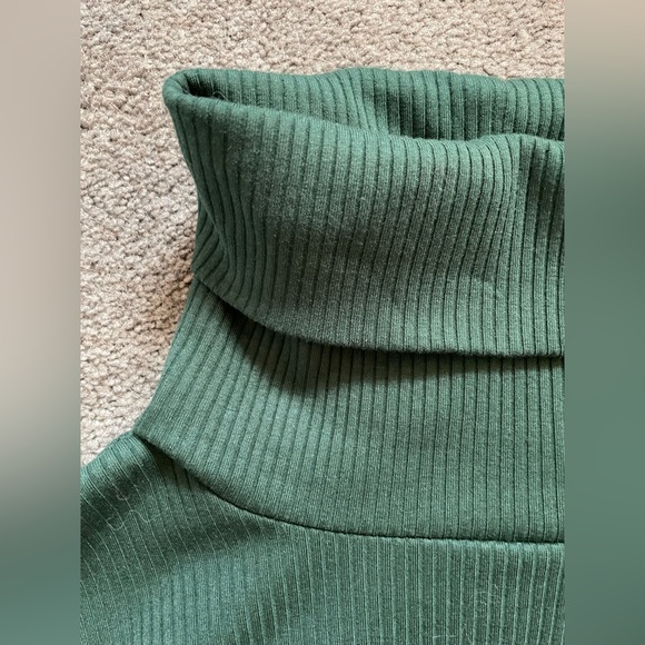 A forest green, ribbed textured dress. Worn a few times. In perfect condition. - Picture 2 of 3